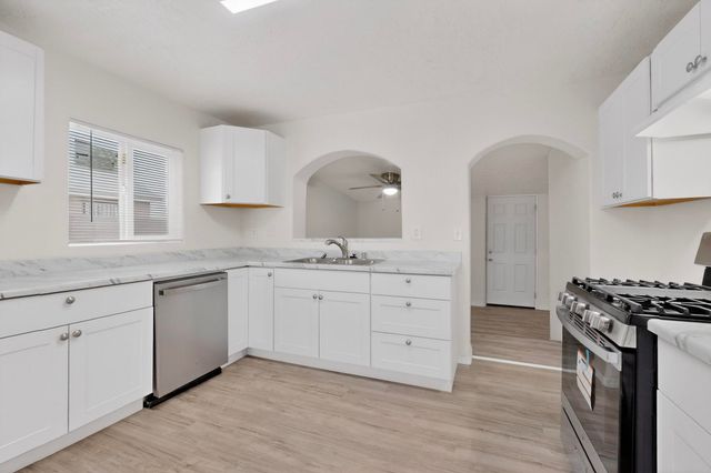 376 58th Street NW, Albuquerque, NM 87105