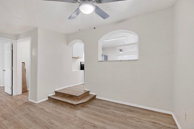 376 58th Street NW, Albuquerque, NM 87105