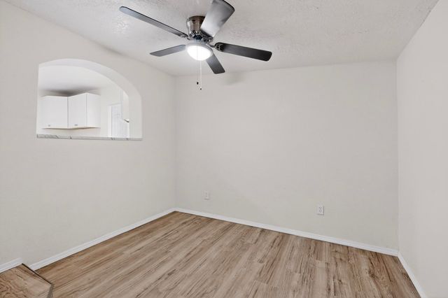 376 58th Street NW, Albuquerque, NM 87105