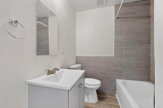 376 58th Street NW, Albuquerque, NM 87105