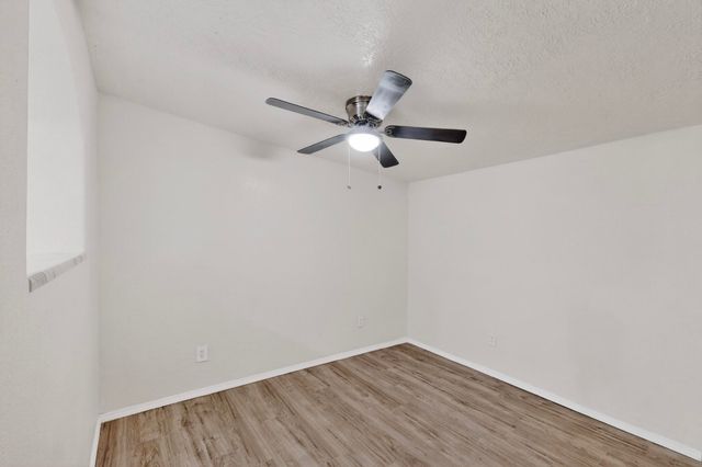 376 58th Street NW, Albuquerque, NM 87105