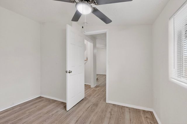 376 58th Street NW, Albuquerque, NM 87105