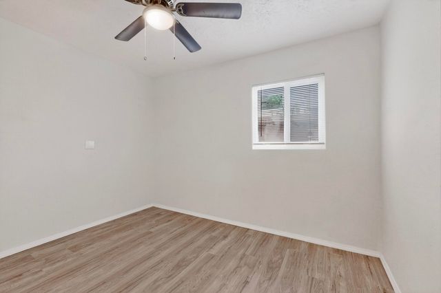 376 58th Street NW, Albuquerque, NM 87105