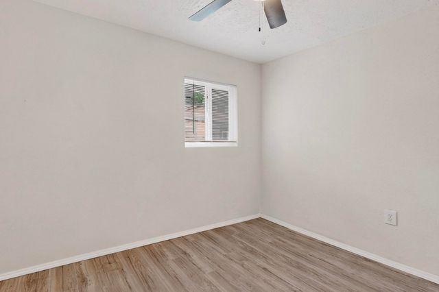 376 58th Street NW, Albuquerque, NM 87105