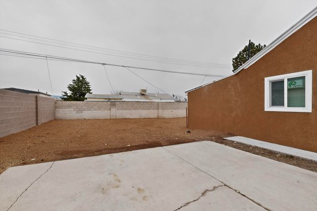 376 58th Street NW, Albuquerque, NM 87105