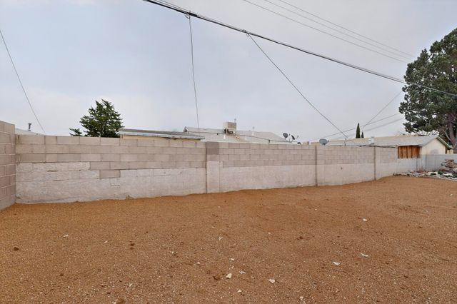 376 58th Street NW, Albuquerque, NM 87105