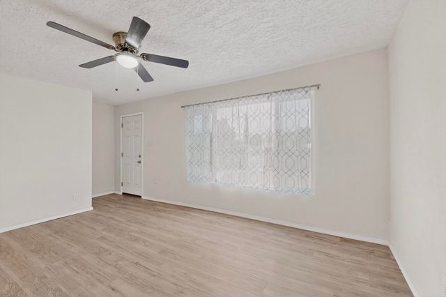 376 58th Street NW, Albuquerque, NM 87105