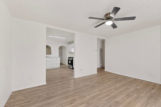 376 58th Street NW, Albuquerque, NM 87105