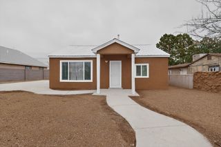 376 58th Street NW, Albuquerque, NM 87105