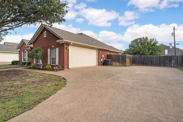 1112 South Haven Drive, Hewitt, TX 76643