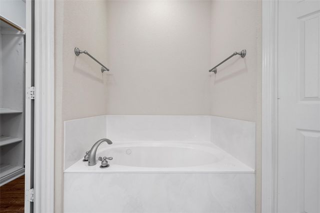 1112 South Haven Drive, Hewitt, TX 76643