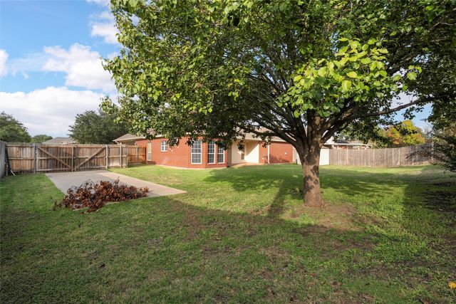 1112 South Haven Drive, Hewitt, TX 76643