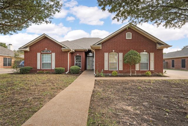 1112 South Haven Drive, Hewitt, TX 76643