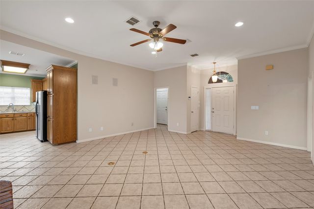 1112 South Haven Drive, Hewitt, TX 76643