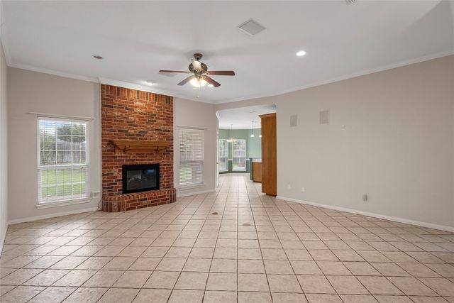 1112 South Haven Drive, Hewitt, TX 76643