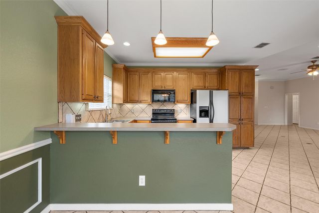 1112 South Haven Drive, Hewitt, TX 76643