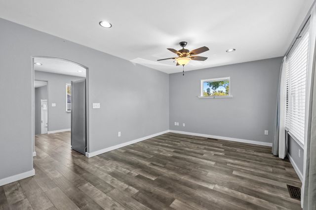 511 & 515 19TH ST SE, Minot, ND 58701