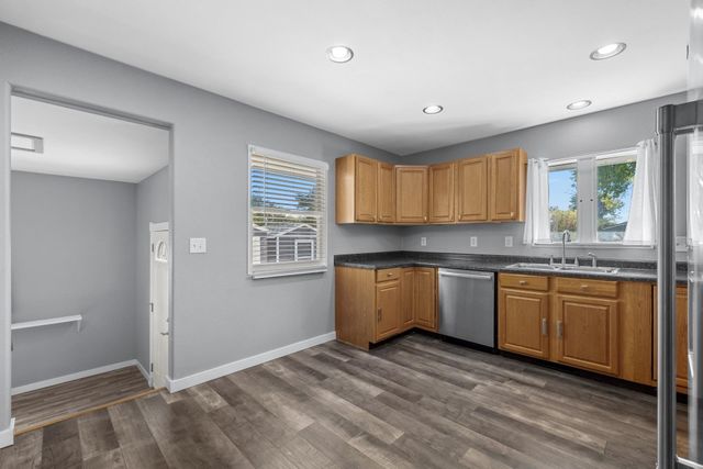 511 & 515 19TH ST SE, Minot, ND 58701