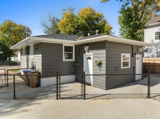 511 & 515 19TH ST SE, Minot, ND 58701