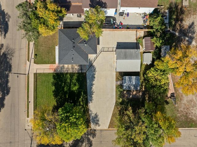 511 & 515 19TH ST SE, Minot, ND 58701