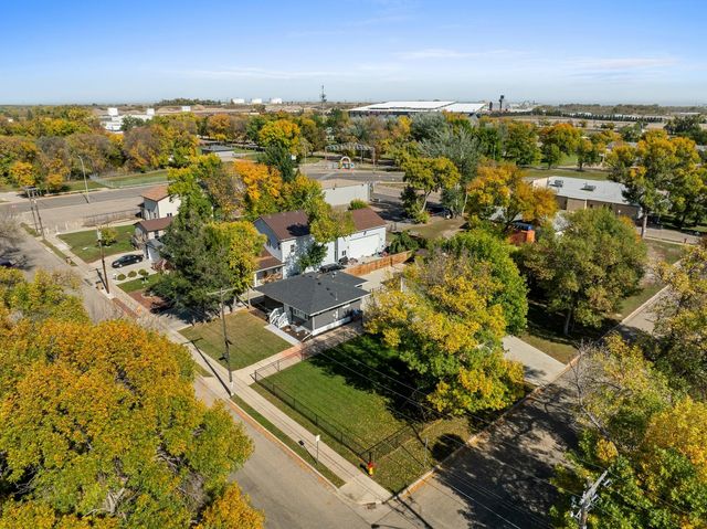 511 & 515 19TH ST SE, Minot, ND 58701