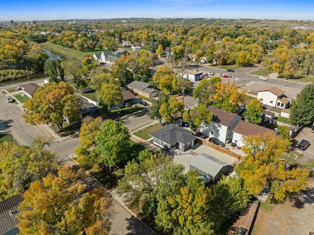 511 & 515 19TH ST SE, Minot, ND 58701