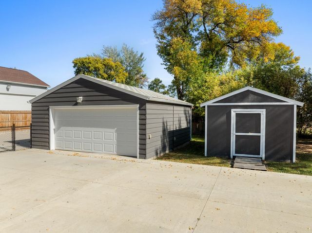 511 & 515 19TH ST SE, Minot, ND 58701