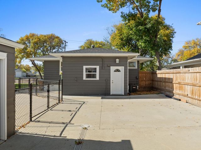 511 & 515 19TH ST SE, Minot, ND 58701