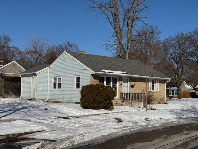 5525 W Long Island DRIVE, Milwaukee, WI 53209