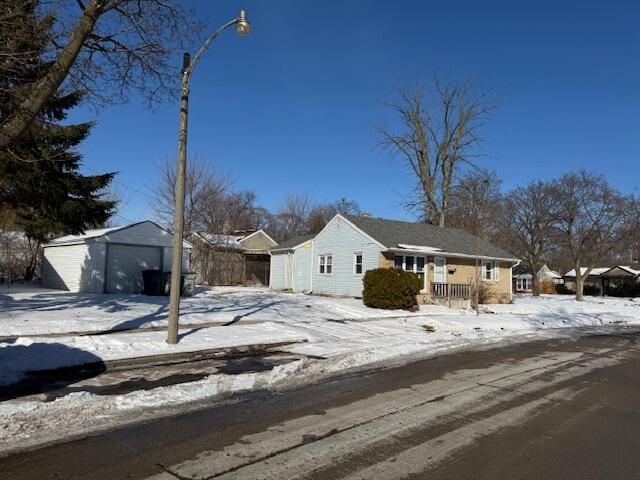 5525 W Long Island DRIVE, Milwaukee, WI 53209