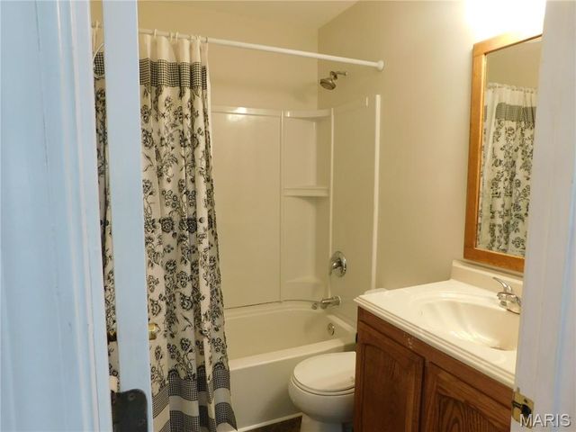 220 Arras Drive, Oakville, MO 63129