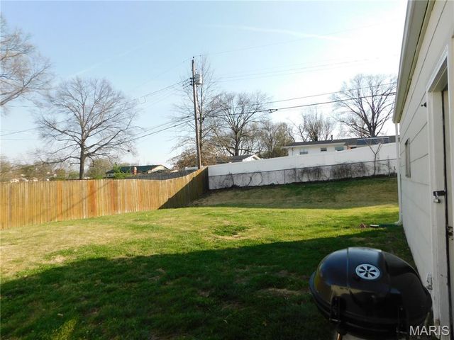 220 Arras Drive, Oakville, MO 63129