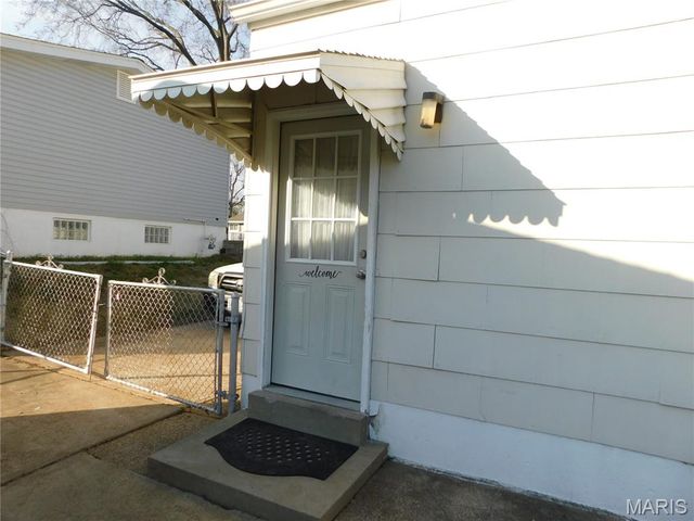 220 Arras Drive, Oakville, MO 63129