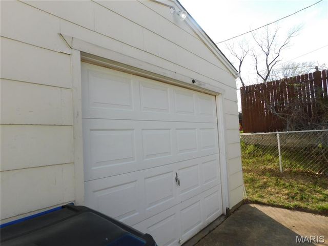 220 Arras Drive, Oakville, MO 63129