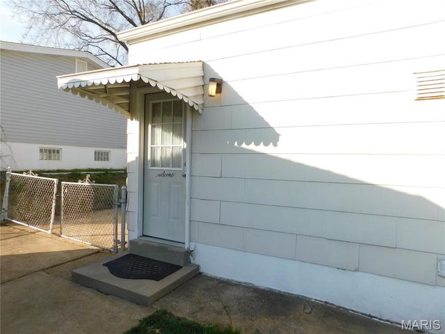 220 Arras Drive, Oakville, MO 63129