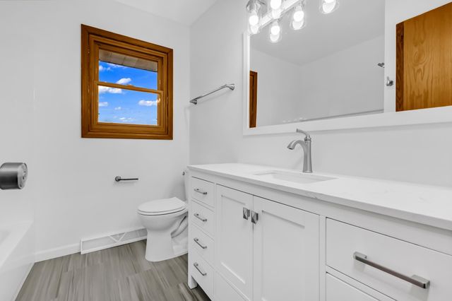 1479 Winthrop Street N, Saint Paul, MN 55119