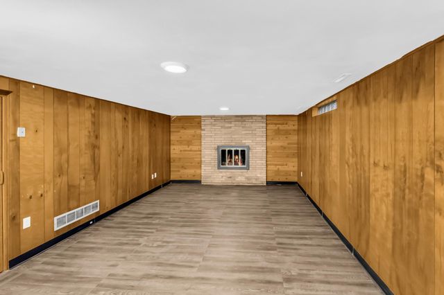 1479 Winthrop Street N, Saint Paul, MN 55119