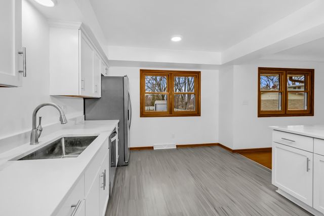 1479 Winthrop Street N, Saint Paul, MN 55119