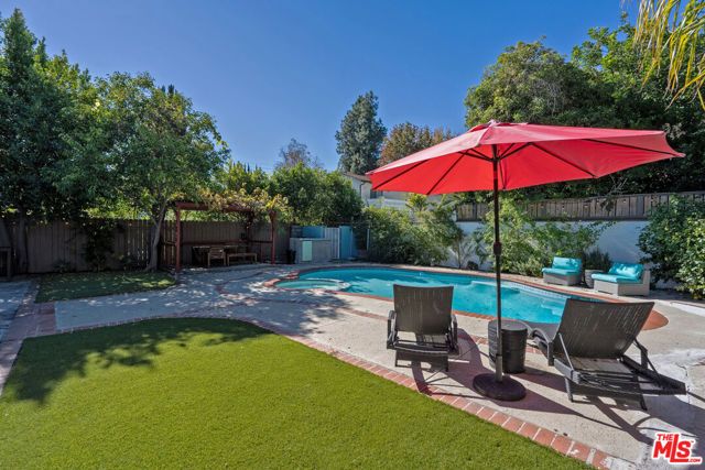 4909 Van Noord Avenue, Sherman Oaks, CA 91423