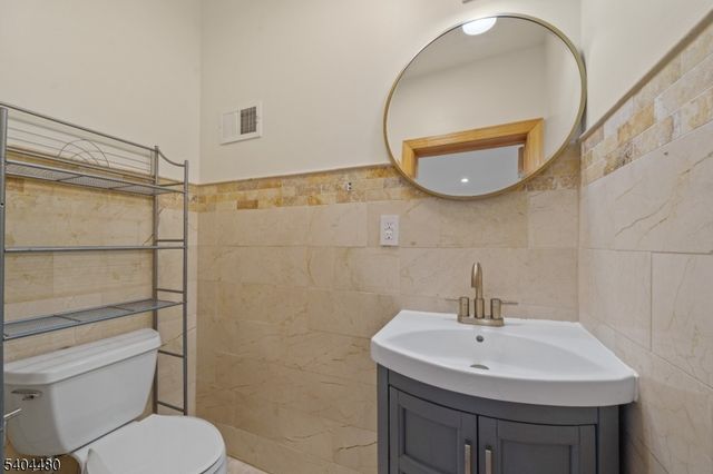 81 Fairmount Ave, Hackensack City, NJ 07601