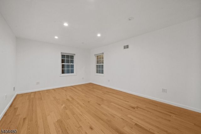 81 Fairmount Ave, Hackensack City, NJ 07601