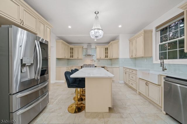 81 Fairmount Ave, Hackensack City, NJ 07601