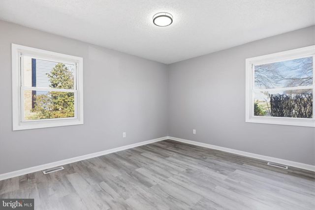 30 TIPTON LN, Willingboro, NJ 08046