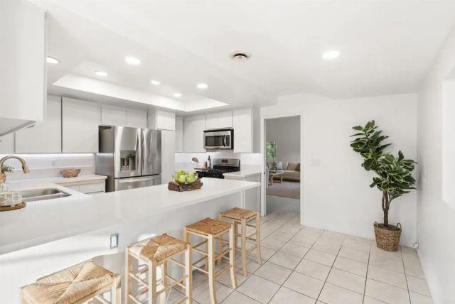 843 Santa Regina, Solana Beach, CA 92075