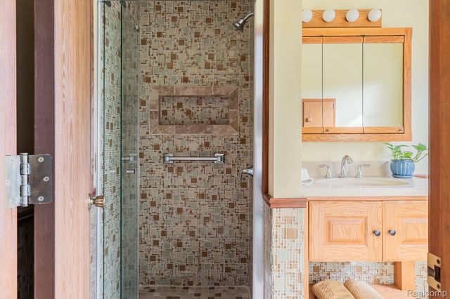 4819 Moultrie Circle, Delta Charter Township, MI 48917