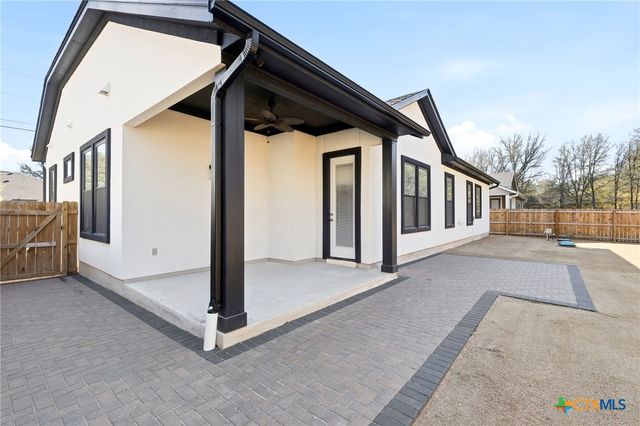 200 Waikakaaua, Bastrop, TX 78602