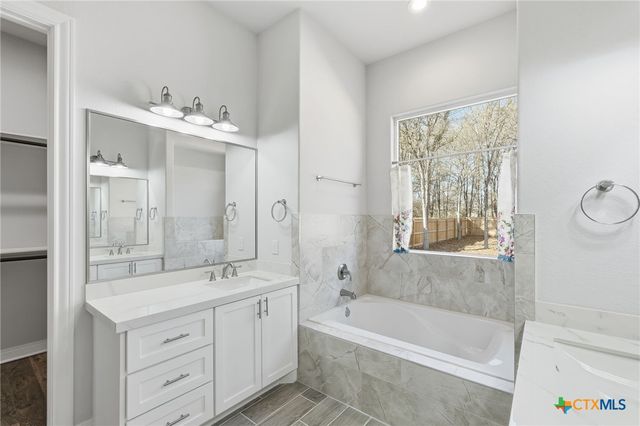 200 Waikakaaua, Bastrop, TX 78602