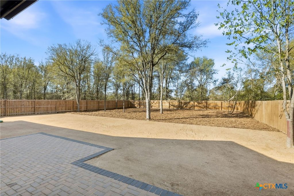 200 Waikakaaua, Bastrop, TX 78602