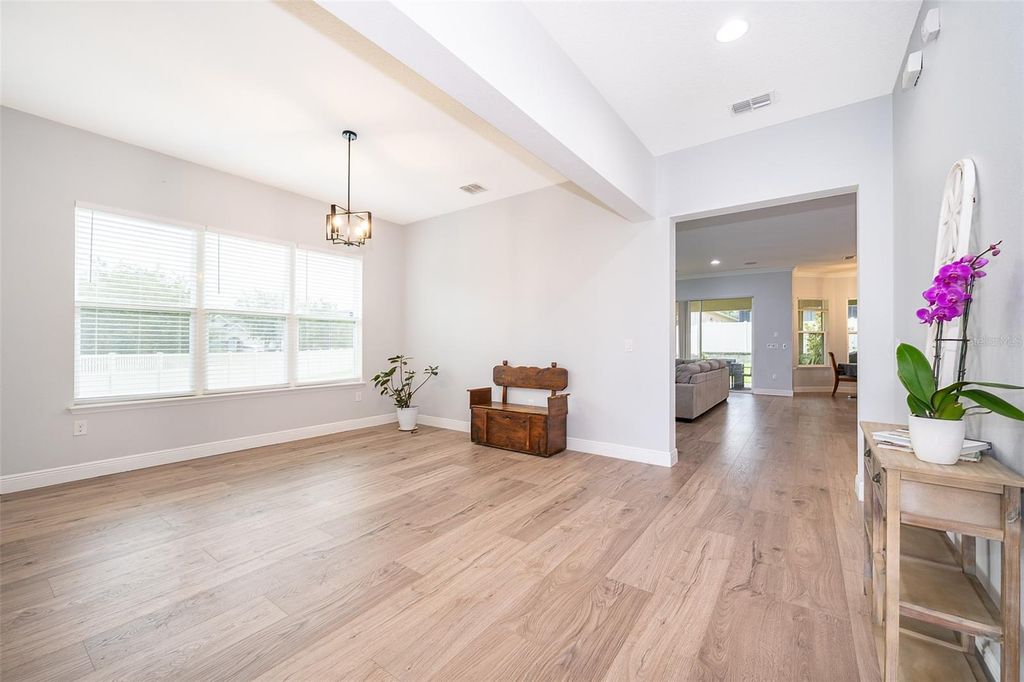Image 11 of property listing at 15506 HONEY MANDARIN WAY, Winter Garden, FL 34787