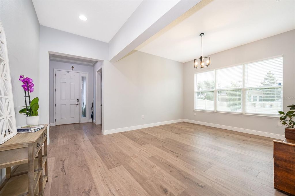 Image 12 of property listing at 15506 HONEY MANDARIN WAY, Winter Garden, FL 34787